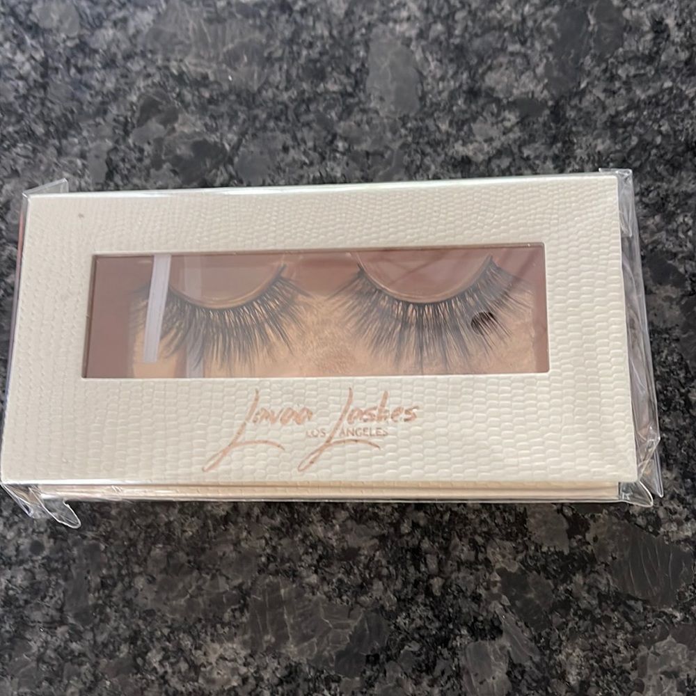Lavaa Lashes Los Angeles premium faux mink in Charm MSRP $26.00 new 